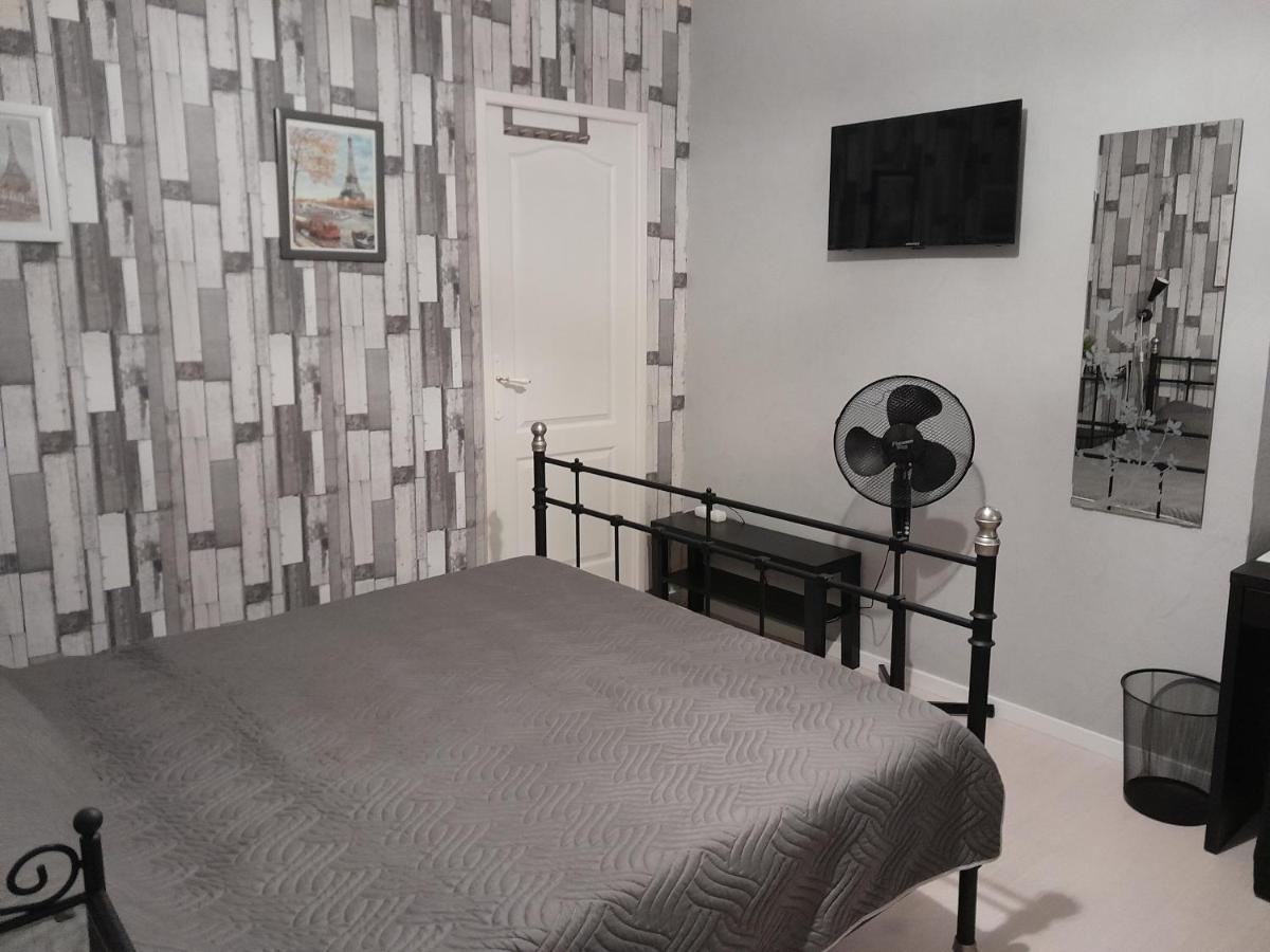 Bed and Breakfast Sur La Bonnefooi Prades-sur-Vernazobre Exteriér fotografie